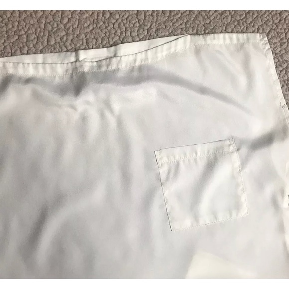 Cream Color Minimalist Boxy Blouse - Picture 5 of 6